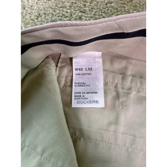 Dockers Pants Mens 40x32 Beige Khaki Classic Fit Slacks Trousers Pleated D522 - Picture 8 of 14